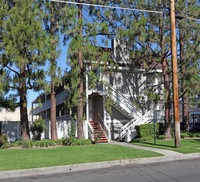 Vassar Carriage House Apartments in Canoga Park, CA - Building Photo - Building Photo