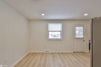 Pine Grove Townhomes in Hatboro, PA - Foto de edificio - Building Photo