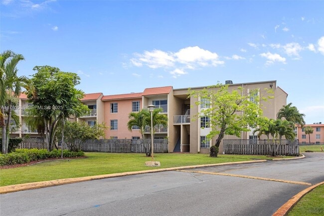 4920 NW 79th Ave in Doral, FL - Building Photo - Building Photo