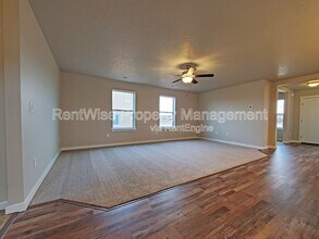 7692 S Sea Breeze Way in Boise, ID - Building Photo - Building Photo