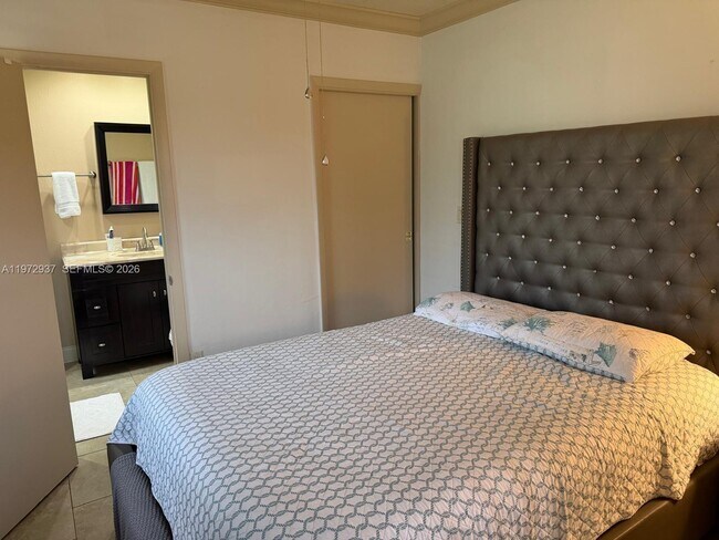 1350 NW 96th St in Miami, FL - Building Photo - Building Photo