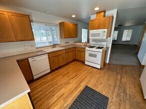 2110 NW Torrey Pines Dr in Bend, OR - Building Photo - Building Photo