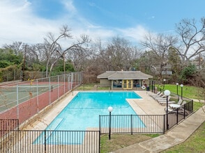 Forest Creek Apartments in Austin, TX - Building Photo - Building Photo