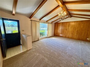 1050 Elizabeth Ave in New Braunfels, TX - Building Photo - Building Photo