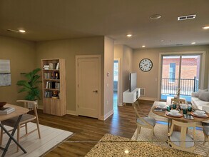 14 Mile Apartments in Clawson, MI - Foto de edificio - Building Photo