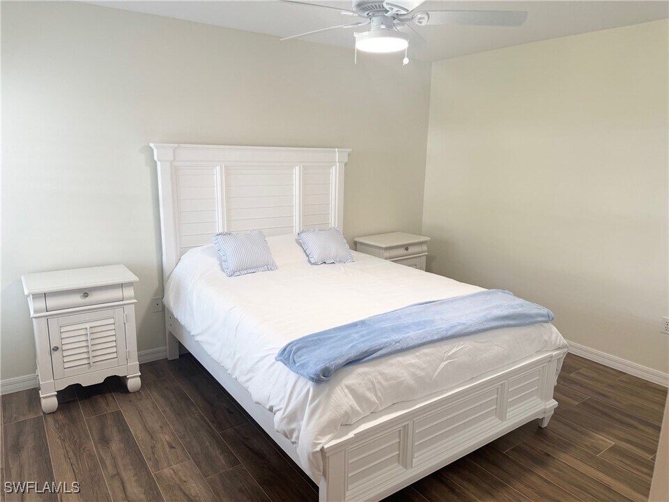 4907 Europa Dr in Naples, FL - Building Photo