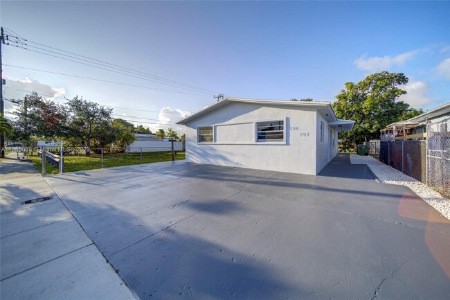 896 E 22nd St-Unit -896 in Hialeah, FL - Building Photo - Building Photo