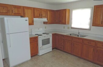 785 W Zeller St in North Liberty, IA - Foto de edificio - Building Photo