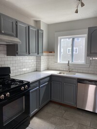 4 Cowing St, Unit Apt 2 in Boston, MA - Foto de edificio - Building Photo