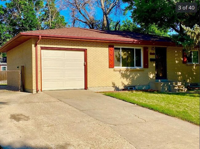 6898 Newman Street in Arvada, CO - Foto de edificio - Building Photo
