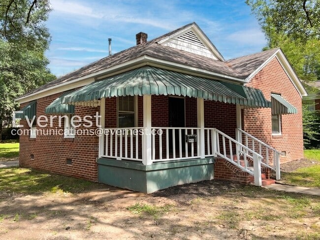 property at 905 Parkhaven Ln