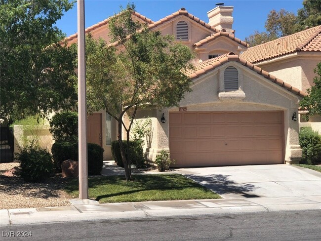 8216 Peaceful Canyon Dr in Las Vegas, NV - Building Photo - Building Photo