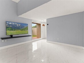 9133 Fontainebleau Blvd in Miami, FL - Building Photo - Building Photo