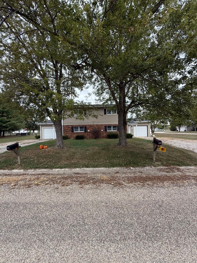 14102 Southwind Dr in Effingham, IL - Building Photo - Building Photo