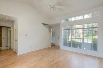 1015 E Yager Ln, Unit 62 in Austin, TX - Building Photo - Building Photo