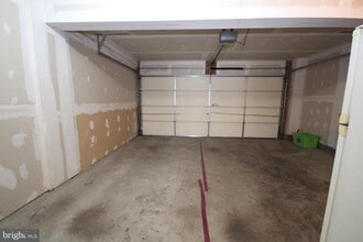 8025 Samuel Wallis St in Lorton, VA - Building Photo - Building Photo