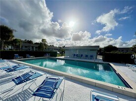 1210 SE Parkview Pl in Stuart, FL - Building Photo