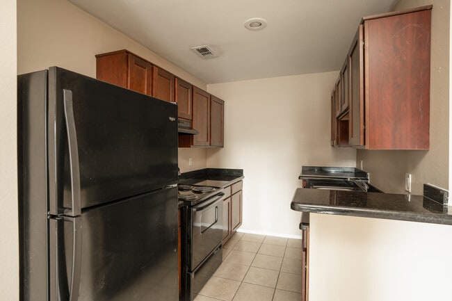 Diamante Apartments in Harlingen, TX - Building Photo - Interior Photo