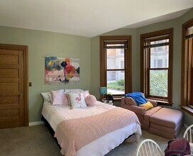 550 W Surf St in Chicago, IL - Building Photo - Building Photo