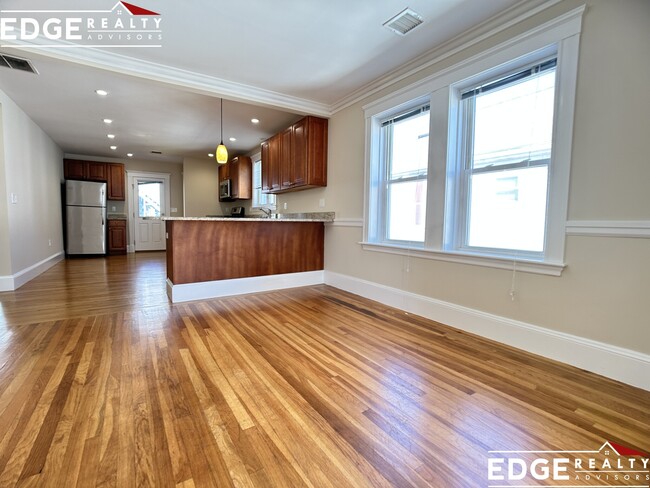 7 Willoughby St, Unit 1 in Boston, MA - Foto de edificio - Building Photo