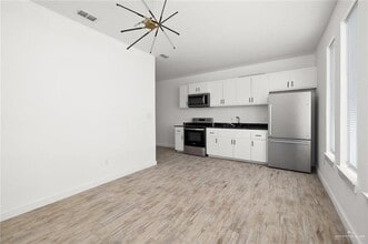 1429 W Harrison Ave, Unit 1 in Alton, TX - Building Photo - Building Photo