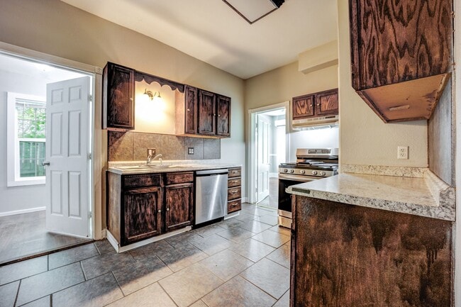 property at 906 N 36th St
