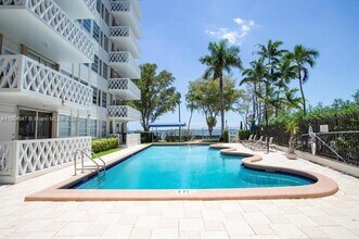 1430 Brickell Bay Dr, Unit 805 in Miami, FL - Building Photo - Building Photo