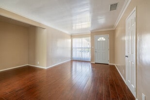 1760 El Cerrito PL. in Los Angeles, CA - Building Photo