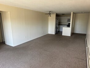 153 Bull Hill Ln in West Haven, CT - Building Photo - Building Photo