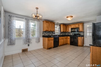 114 Moreland Ave in Newington, CT - Building Photo - Building Photo