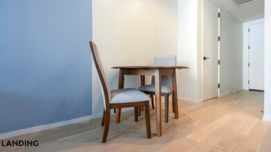 143 E Commerce St, Unit 802 in San Antonio, TX - Foto de edificio - Building Photo