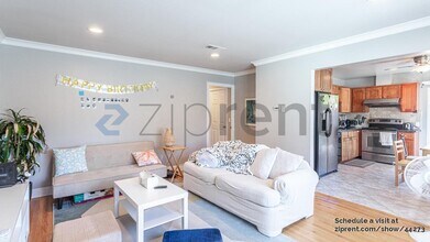 134 Kittoe Dr in Mountain View, CA - Foto de edificio - Building Photo
