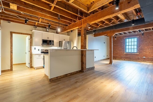 453 E Main St in Kingsport, TN - Building Photo - Building Photo