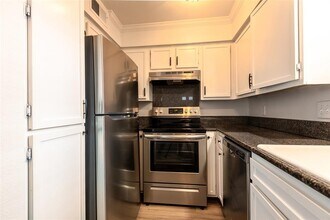 301 E 4th St-Unit -326 in Austin, TX - Building Photo - Building Photo