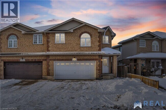 15 Curzon Crescent in Guelph, ON - Building Photo - Building Photo