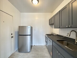 1319 W Estes Ave in Chicago, IL - Building Photo - Building Photo