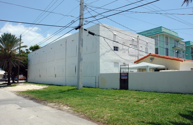 1240 71st St in Miami Beach, FL - Building Photo - Building Photo