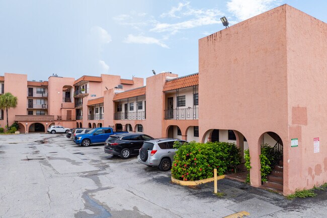 Westland Manor in Hialeah, FL - Building Photo - Building Photo
