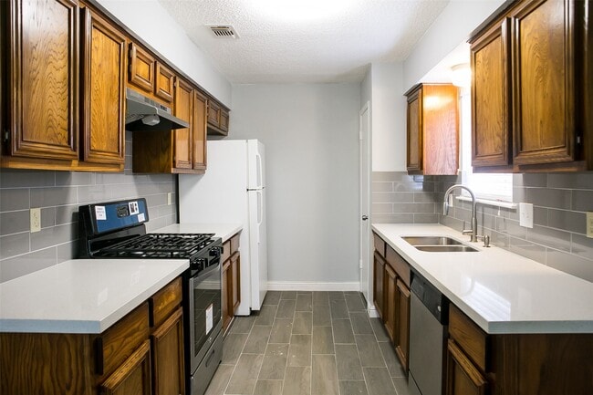 12051 Creekhurst Dr in Houston, TX - Building Photo - Building Photo