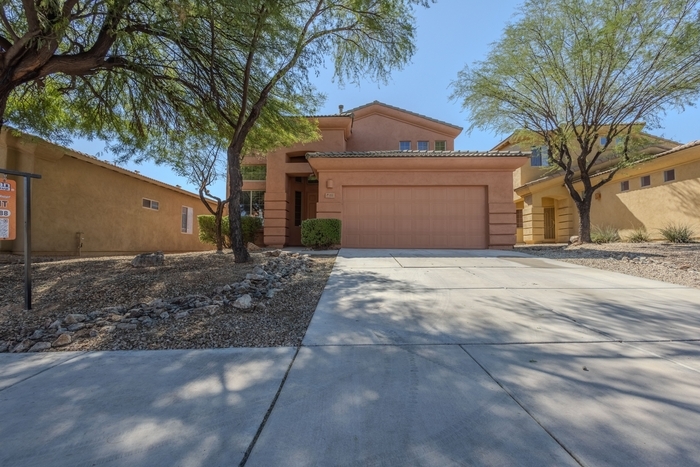 202 E Calle Vivaz in Green Valley, AZ - Building Photo