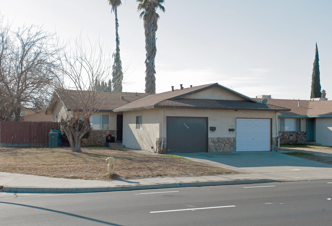 2732-2734 Whitmore Ave in Ceres, CA - Building Photo