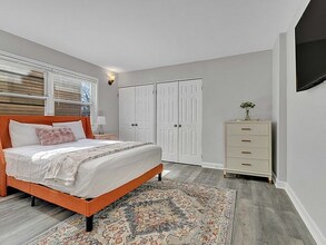 7 Division St in Oak Park, IL - Foto de edificio - Building Photo