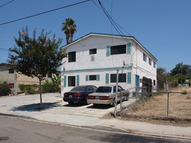 4365 Rosebud Ln in La Mesa, CA - Foto de edificio - Building Photo