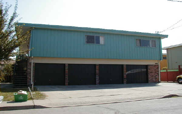 2509 Denning Ct in Castro Valley, CA - Foto de edificio - Building Photo