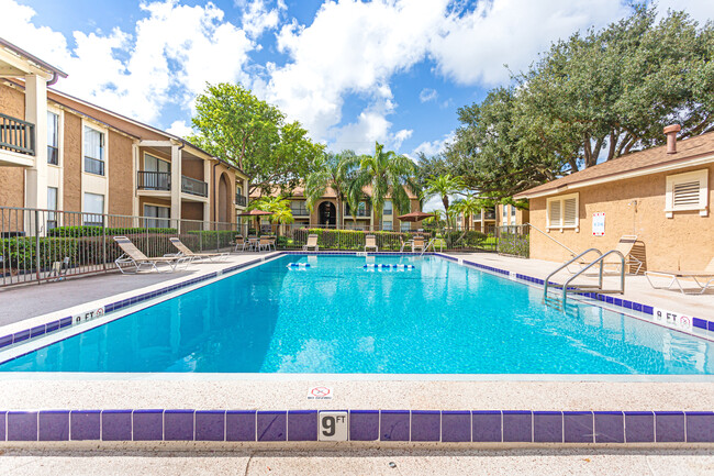 Royal Palms in Orlando, FL - Building Photo - Building Photo