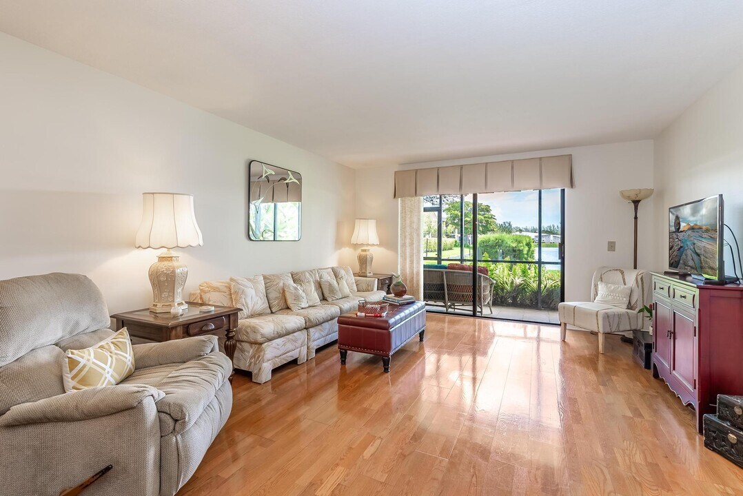 140 Lake Nancy Ln in West Palm Beach, FL - Foto de edificio