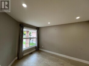 5715 Prairie Cir in Mississauga, ON - Building Photo - Building Photo