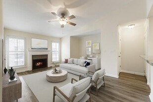 210 Granville Ct in Atlanta, GA - Building Photo