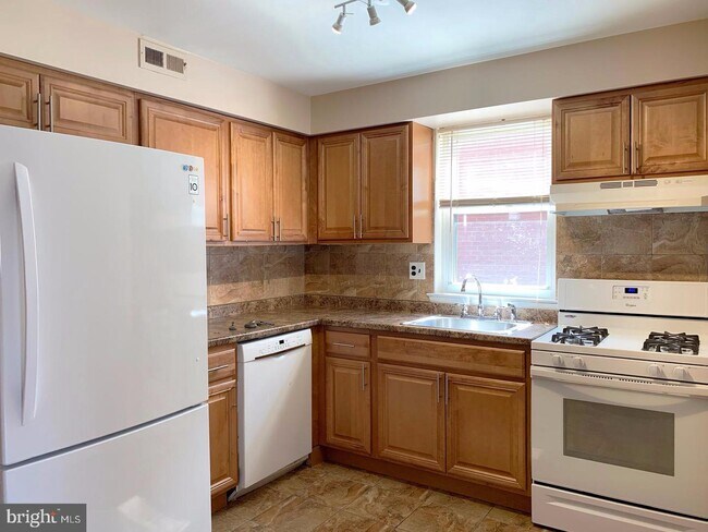 8909 Alton St photo'