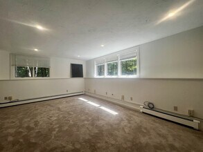 18 Pioneer Point in Grantham, NH - Foto de edificio - Building Photo